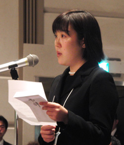 弔辞を読む太田夢香