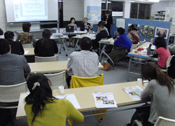 報告会会場の様子 会場からは活動だけでなく、ザンビアでの山井の生活についても、たくさんの質問が寄せられました