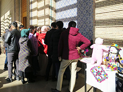 AARブースに集まった人たち