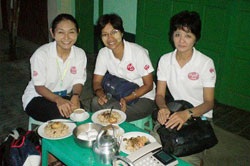 「タナカ」を塗ったスタッフ 「タナカ」を塗ったスタッフ