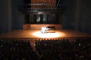 福島音楽堂のステージ