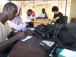 ミーティングではスタッフから活発な意見があります ミーティングではスタッフから活発な意見があります