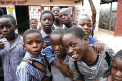 彼らの巣立つ社会が希望に満ちたものとなるように 彼らの巣立つ社会が希望に満ちたものとなるように