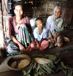 5歳の孫と83歳の母親を養わなければならないドン・キン・サンさん 5歳の孫と83歳の母親を養わなければならないドン・キン・サンさん