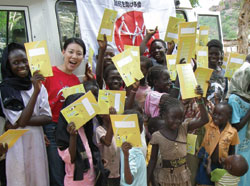 今日も村々を巡回し、地雷回避教育を続けます 今日も村々を巡回し、地雷回避教育を続けます