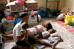 洪水は逃れたものの、不安を抱えての避難所生活 洪水は逃れたものの、不安を抱えての避難所生活