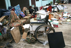 こうしたゴミの山があちこちに ゴミの山があちこちに