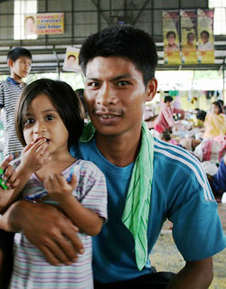 最愛の息子(生後11ヵ月)を失ったアントニーさん 最愛の息子(生後11ヵ月)を失ったアントニーさん