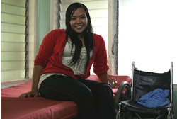 寮に住んでいる学生のセンディ・アスサノさん 寮に住んでいる学生のセンディ・アスサノさん