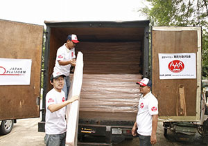 リサール州カインタのTWHIにて リサール州カインタのTWHIにてマットレスを配布