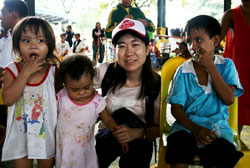 避難所生活をおくる子どもたち 避難所生活をおくる子どもたち