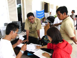 関連機関と支援内容を確認し合う 関連機関と支援内容を確認し合う