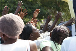 被災者の数に比べ、圧倒的に支援が足りない 被災者の数に比べ、圧倒的に支援が足りない