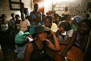 シテ・ソレイユ地区の被災女性たち シテ・ソレイユ地区の被災女性たち