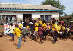 エイズデーイベントで盛り上がる観客たち エイズデーイベントで盛り上がる観客たち