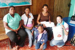 赤ちゃんが無事育つためにも、継続した支援が必要です OECDビンセントのスタッフと