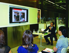 熱心に聞き入る会場の皆さま 会場の皆さまが熱心に聞き入っています