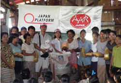 被災地の人々と一緒に 被災地の人々と一緒に