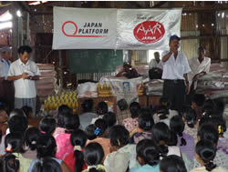 現地の人たちも協力 現地の人たちも協力