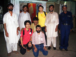 全員汗だくです 緊急支援物資の準備がやっと終了