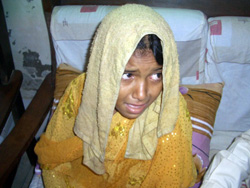 マラリアは蚊の一種が媒介する感染症で、高熱が出るのが特徴です マラリアと思われる症状に苦しむナリーンちゃん(7歳)