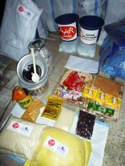 食料と生活用品のセットです 今回配付した緊急支援パッケージ
