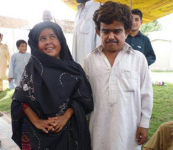 災害前から仕事がありませんでした 支援物資を受け取った兄妹