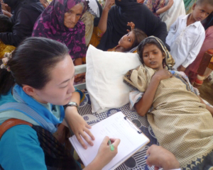 下痢や発熱は被災地で報告の多い症状です 診療所を訪れたビビちゃん