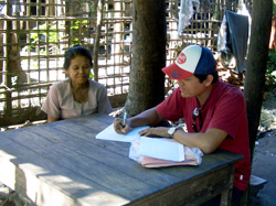 「収入の目途はまだ立っていません。」 被災者から話を聞く難民を助ける会現地職員