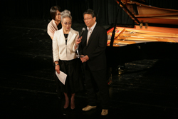 被災地の状況についてお話される日野先生 宮城県石巻市立飯野川第一小学校の日野峻教頭先生からお話を伺う加藤タキ