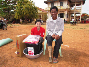 右脚が義足のティーさんと園田知子