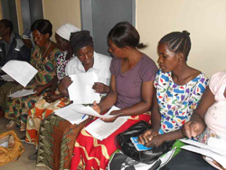 研修会に集まった産婆たち