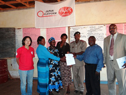 移譲式での記念撮影