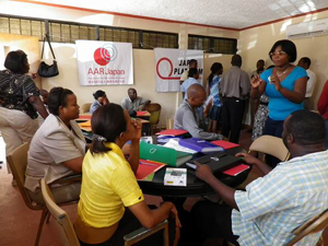 研修を受ける教職員たち