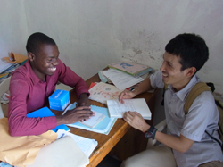 豊井駐在員と語るロビンソン先生