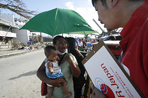 タクロバンの空港近くで