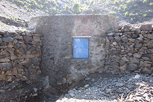 井戸のメンテナンス用の扉