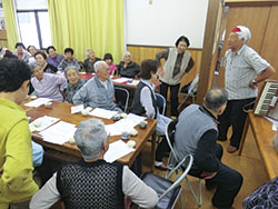 山田町の仮設住宅にて