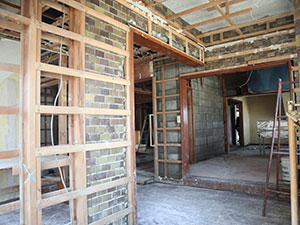 ガランとした1階