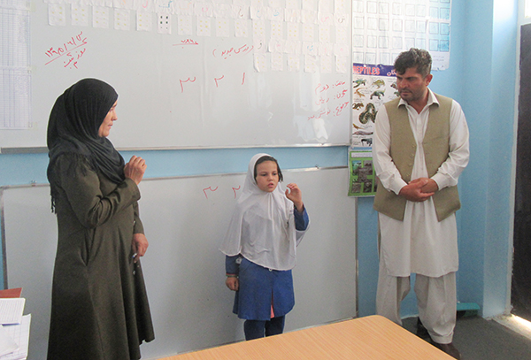 アフガニスタン：「みんなと一緒に勉強できるのが嬉しい」 障がい児の就学を支援