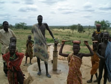 スーダン南部で難民を助ける会が掘削した井戸