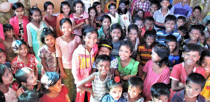 難民キャンプに集まったロヒンギャの子どもたち